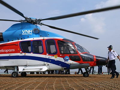 rực thăng VNH South hạ cánh trên nóc tòa nhà Times Square. Ảnh: VNHS.