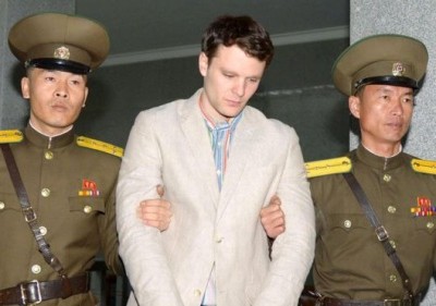 Warmbier bị áp tải trong phiên xử năm ngoái. Ảnh: BBC