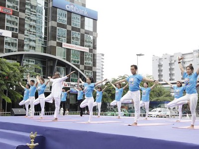 Gần 2.000 người tham gia đồng diễn trong Ngày Quốc tế YOGA tại Việt Nam 