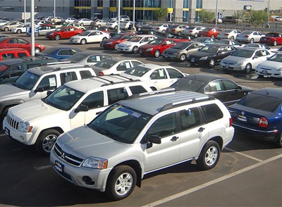 Giá xe tăng và doanh số giảm biến 2017 thành một năm tụt dốc với thị trường ôtô Mỹ. Ảnh: CarGurus.