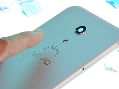 Cảm biến siêu âm có thể đặt dưới vỏ nhôm, kính. 