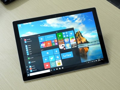 Surface Pro 2017 pin 13,5 tiếng về Việt Nam