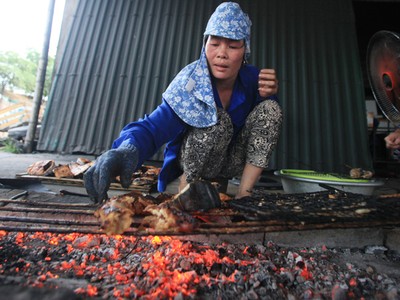 Vùng biển nướng cá thu phục vụ khách làm quà