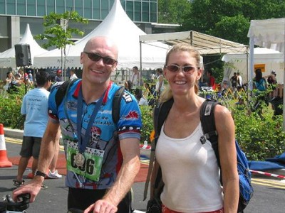 Hallam và vợ Pele nghỉ dạy từ 2014 để đi du lịch vòng quanh thế giới. Ảnh: CNBC