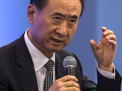 Ông Wang chi rất nhiều tiền mua các công ty giải trí tại Mỹ. Ảnh: Bloomberg