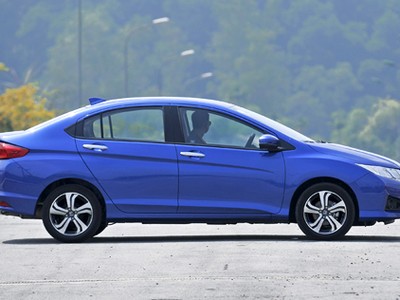 Phân khúc B có doanh số cao nhất thị trường.