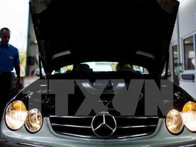 Ôtô Mercedes-Benz thuộc tập đoàn Daimler được kiểm tra kỹ thuật tại Hildesheim, miền Bắc Đức. (Nguồn: AFP/TTXVN)