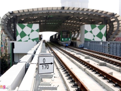 Đường sắt Cát Linh - Hà Đông do tổng thầu Trung Quốc thực hiện đã nhiều lần chậm tiến độ. Ảnh: Quỳnh Trang.