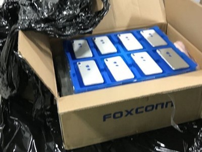 Ảnh được cho là iPhone 8 tại nhà máy Foxconn.