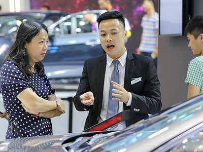 Bán hàng cho khách không chỉ cần nói hay về sản phẩm mà còn cần giá tốt.