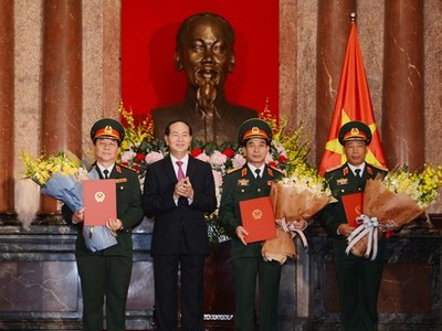 Chủ tịch nước trao Quyết định thăng quân hàm Thượng tướng, Trung tướng