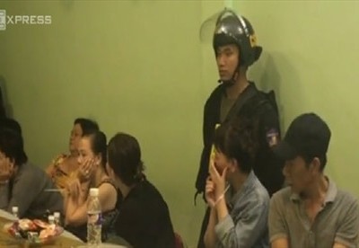 Sòng bạc ở trung tâm Sài Gòn bị trăm cảnh sát vây bắt