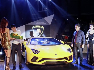 Dù là mẫu siêu xe được cả thế giới bốn bánh quan tâm nhưng khi về Việt Nam, chiếc Lamborghini Aventador S xuất hiện khá âm thầm