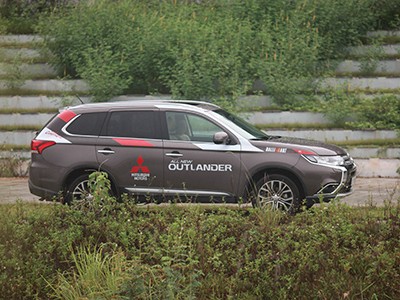 Mitubishi giảm giá cho bản 2.0 STD 2016.