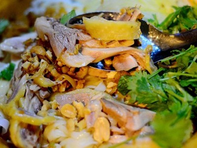 Quán phở gà trộn Lãn Ông đúng vị bắc ở Sài Gòn