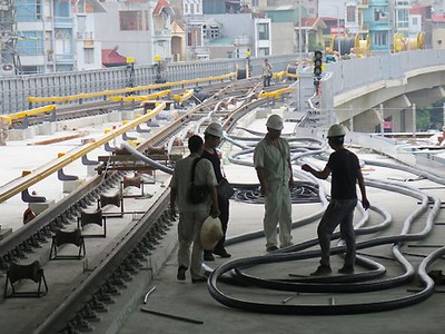 Các công trường đường sắt rất ít công nhân làm việc. Ảnh: Báo giao thông. 