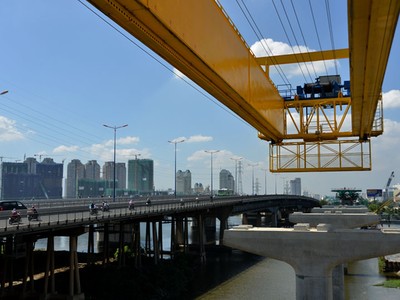 Thiết bị của tuyến metro số 1 Sài Gòn bị ách ở cảng vì thuế