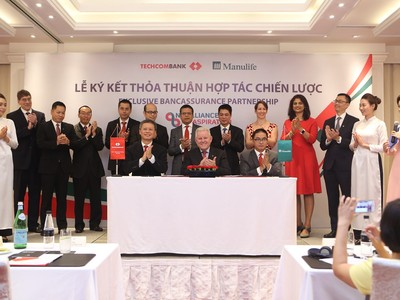 Techcombank và Manulife Việt Nam ký hợp đồng độc quyền bancassurance 15 năm