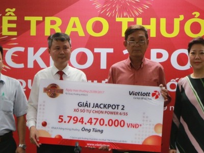 Khách hàng đầu tiên nhận giải phụ độc đắc Power 6/55