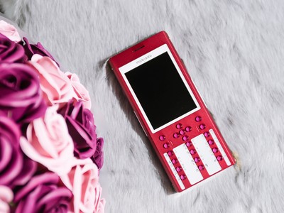 Di động hạng sang cho phái đẹp giá 85 triệu đồng