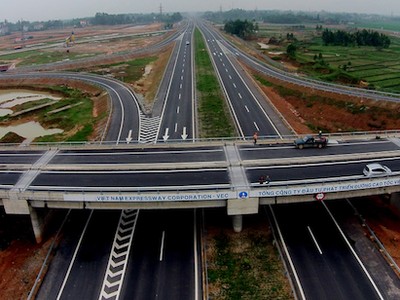 Hôm nay Chính phủ trình Quốc hội chủ trương xây dựng một số đoạn đường bộ cao tốc trên tuyến Bắc - Nam phía Đông giai đoạn 2017-2020. Ảnh: C.T.V