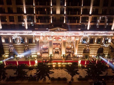 D’. Palais Louis – công trình được ví như một kiệt tác nghệ thuật vượt thời gian đã hiện hữu bề thế trên đại lộ Nguyễn Văn Huyên.