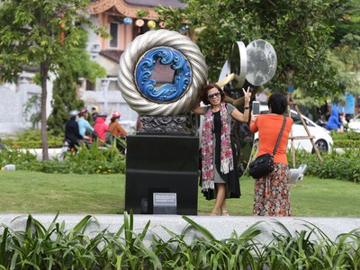 Người Đà Nẵng thích thú với công viên APEC