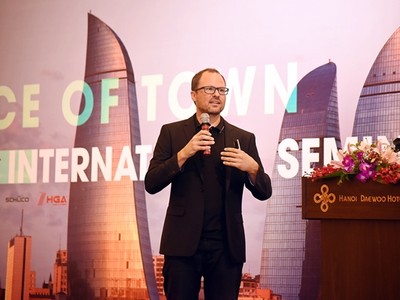 Kiến trúc sư Chris Bosse, Giám đốc điều hành Lava Asia Pacific.