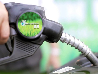 Giá xăng tăng hơn 400 đồng/lít