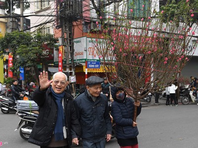 Thảnh thơi dạo chơi mua sắm ngày 29 Tết