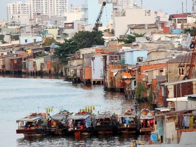 Một khu nhà ven kênh rạch quận 8, TP.HCM. Ảnh: Internet