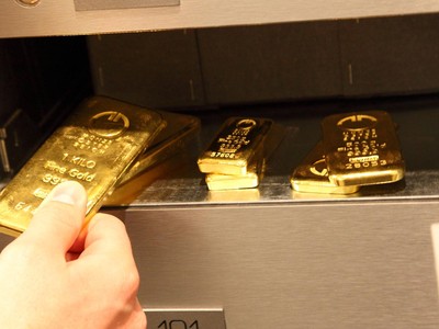 Giá vàng hôm nay (16/3): Trong nước bốc hơi 100.000 đồng/lượng