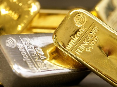 Giá vàng hôm nay (26/5): Trong nước trái chiều, thế giới đi xuống