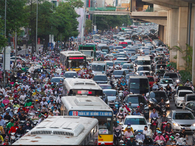 Ùn tắc giao thông giờ cao điểm ở Hà Nội. Ảnh: Ngọc Thành.