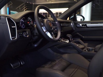 Những 'option' đắt không tưởng trên xe sang