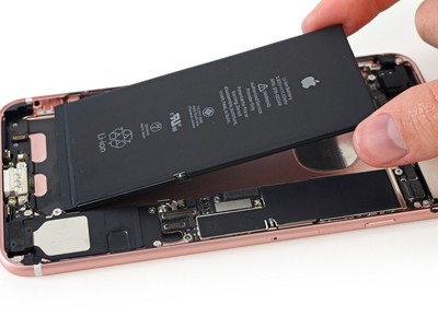 Apple sắp tăng giá thay pin iPhone