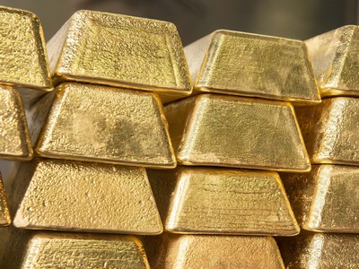 Giá vàng hôm nay ngày 28/9: Vàng trong nước bốc hơi 200.000 đồng/lượng.