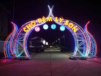 Chợ đêm Lý Sơn. Ảnh: Thạch Thảo.