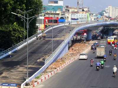 Cầu vượt hơn 300 tỷ đồng ở Hà Nội sắp thông xe