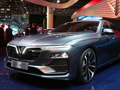 Sedan Lux A2.0 ra mắt tại triển lãm xe Paris. Ảnh: carscoops.