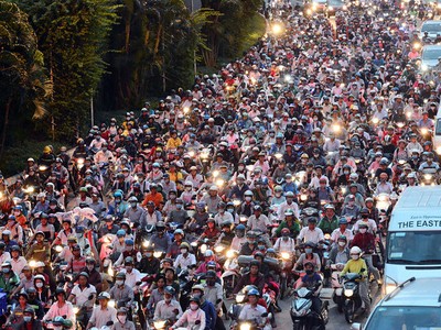 Tại Việt Nam, xe máy vẫn đóng vai trò là phương tiện đi lại chủ đạo.