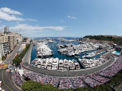 Một phần đường đua F1 trên phố Raffles, Singapore. Sau khi kết thúc chặng đua, đường đua được dùng làm đường giao thông. Ảnh: Ngọc Tuấn. 