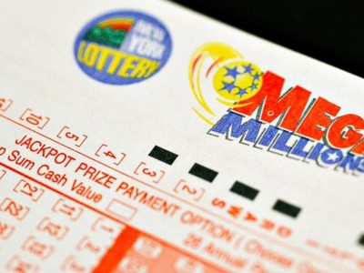 Dãy số độc đắc là 5-28-62-65-70 và số Mega Ball là 5
AFP