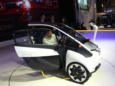 Toyota i-Road - ôtô lai xe máy cho phố thị Việt Nam