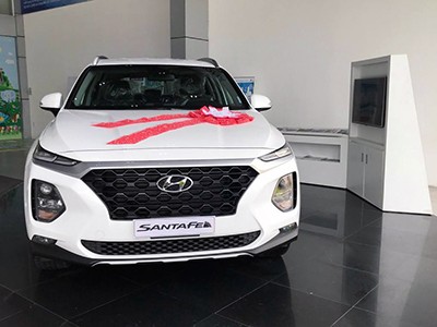 Santa Fe 2019 trưng bày tại một đại lý ở Hà Nội.