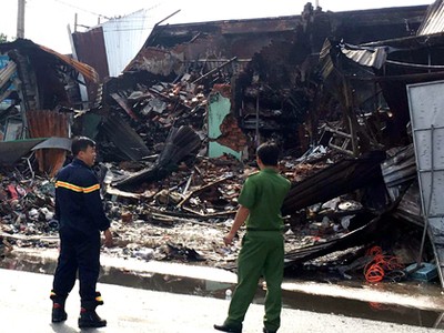 Các ki-ốt bị cháy rụi. Ảnh: Nguyệt Triều.