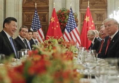 Đoàn lãnh đạo Mỹ và Trung Quốc trong cuộc gặp hôm qua tại Argentina. Ảnh: AP.