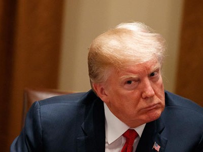 Tổng thống Mỹ Donald Trump trong cuộc họp với các quan chức hành pháp ở Nhà Trắng hồi tháng 2. Ảnh: AP.