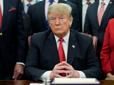 Tổng thống Mỹ - Donald Trump trong phòng Bầu dục. Ảnh: Reuters