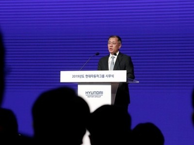 Phó chủ tịch Hyundai Motor - Chung Euisun phát biểu sáng nay. Ảnh: Reuters